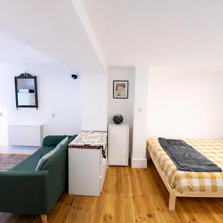 Spacious Quiet 536mbps Internet Apartment